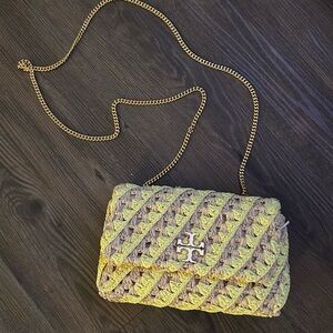 TORY BURCH WOMENS MINI KIRA FLAP RAFFIA WOVEN HANDBAG GOLD CHAIN YELLOW NUDE